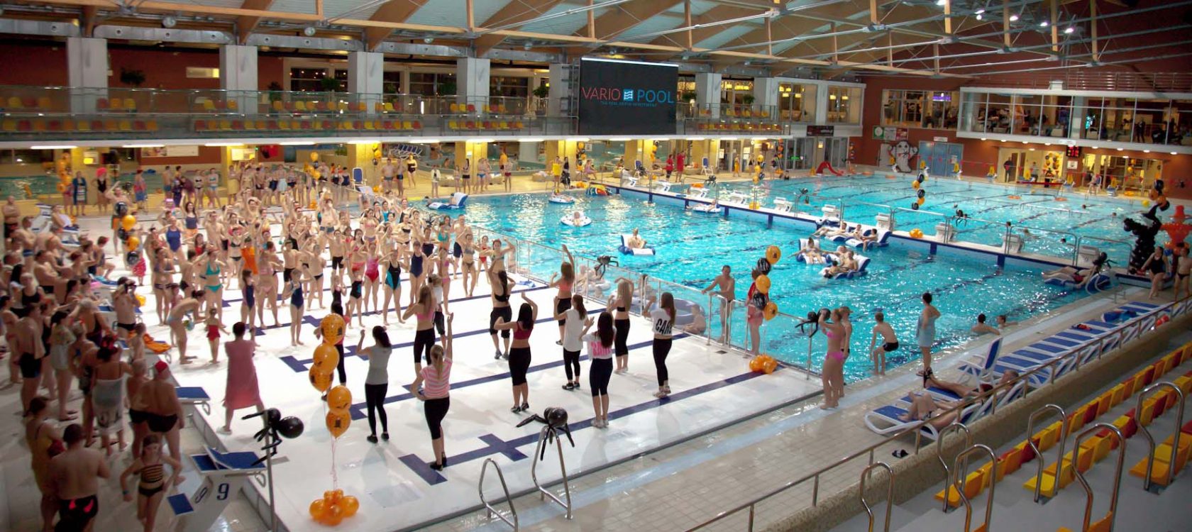 W basenie De Sportwaard zastosowano ruchome dno