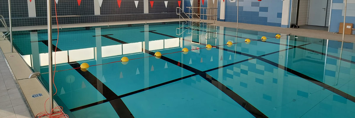 Dno basenu z zaworem w Hallenbad Rain am Lech (Niemcy)